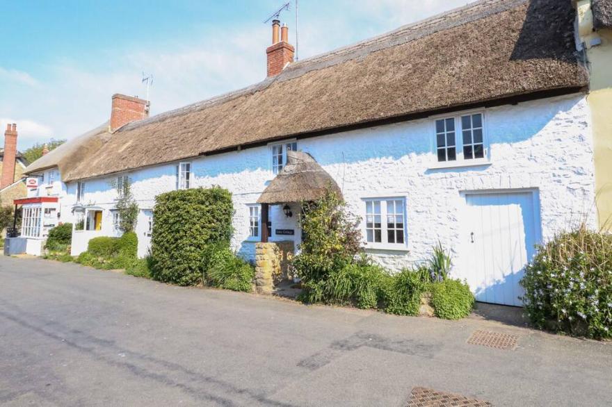 LIME COTTAGE, character holiday cottage in Burton Bradstock