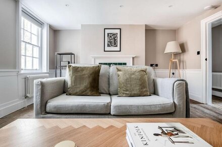 Elegant 2BR in Wapping w/ Rustic Decor, by Blueground