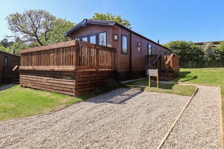 ROSE LODGE, pet friendly, country holiday cottage in Staithes