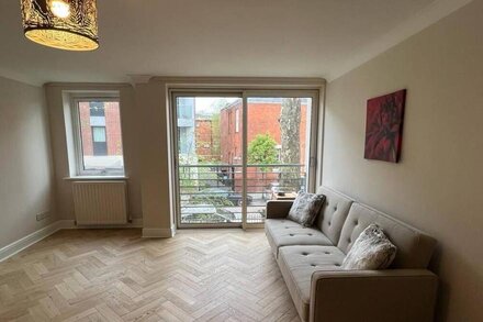 2 bedroom, 1 bathroom apartment close to Notting Hill in London, Sleeps 5 people