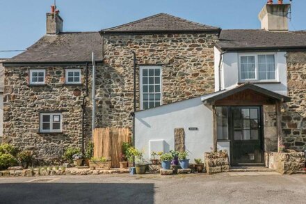 BRACKENMOOR, pet friendly, luxury holiday cottage in Sticklepath