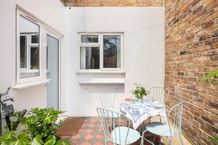 Bright and Spacious Garden Flat in Leafy Acton, 5 Minutes From the Underground