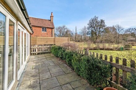 Beautiful country cottage for four