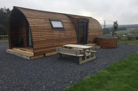 Wigwam Lodge Pod With Hot Tub