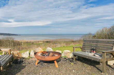 Tan y Fron -  a hot tub that sleeps 14 guests  in 7 bedrooms