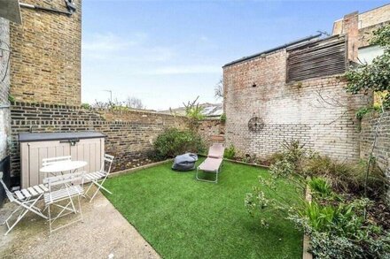 Contemporary Central London Garden Terrace Apartment