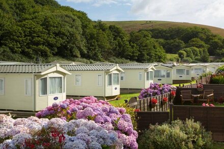 3 Bed Caravan, South Devon Coast nr Plymouth, 200m to Beach + Indoor Heated Pool