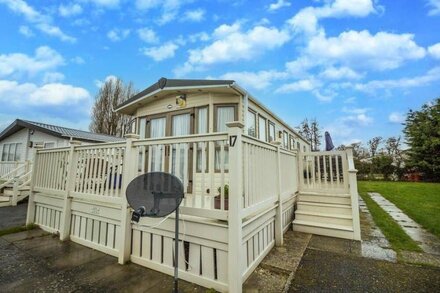 6 berth caravan with decking at Manor Park in Hunstanton ref 23017H