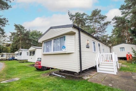 Beautiful 8 berth caravan at Wild Duck Haven Park in Norfolk ref 11195SC