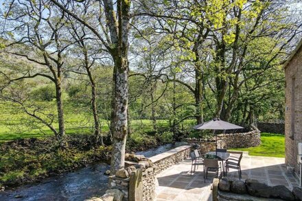 Brontë Cottage  -  3 Bedroom Riverside Cottage. Sedbergh 4 Miles.