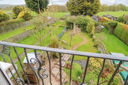 THE NUTSHELL, pet friendly, with a garden in Chester-Le-Street