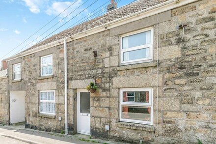 3 bedroom accommodation in Camborne