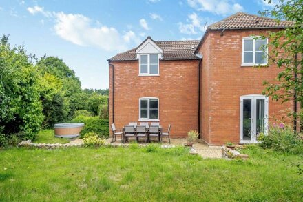 4 bedroom accommodation in Bradfield Common, near North Walsham