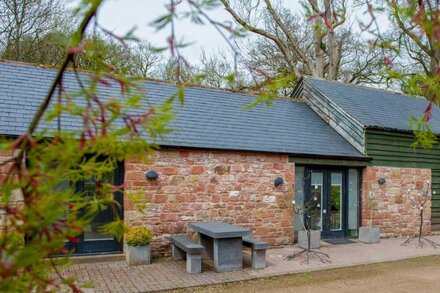 The Heronry, Near Carlisle, Scottish Borders sleeps 2 with hot tub