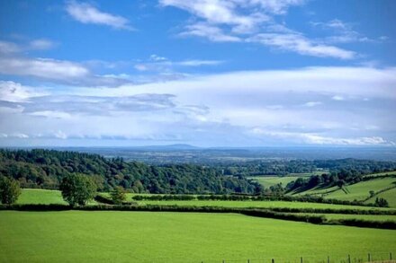 Tranquil 4 Bedroom Country Farmhouse With Views