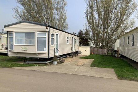 Close to the Beach - 2 Bedroom Caravan in Jaywick, Essex