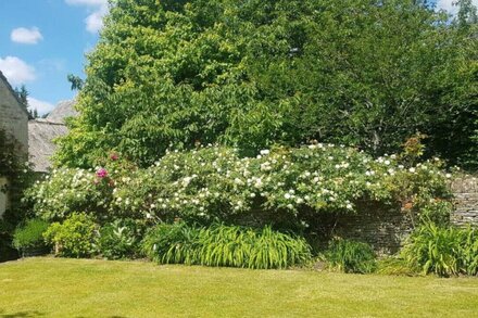 Luxury Cotswold Stone Cottage in the Heart of Bibury