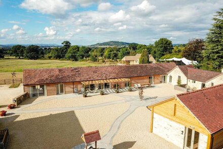 Newly Renovated Dairy Barn on Idyllic Cotswold Farm