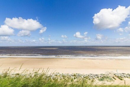 Lovely caravan nearby Scratby beach in Norfolk ref 50065E