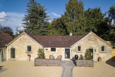 Charming Converted Piggery on Peaceful Cotswold Farm