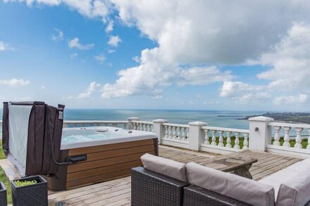 Abbots Cliff House -  a holiday let that sleeps 10 guests  in 5 bedrooms