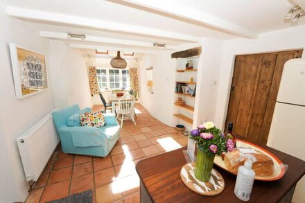 Porthcothan Mill Cottage - a cottage that sleeps 6 guests  in 3 bedrooms