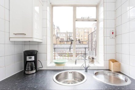 Baker street studio apartment - Studio Apartment, Sleeps 3