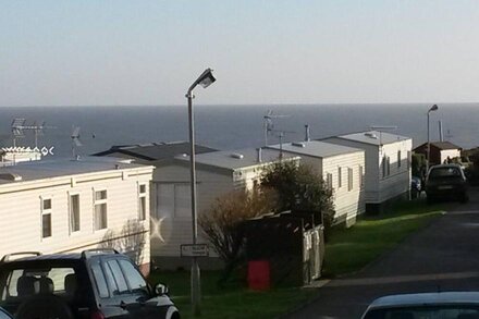 Comfy caravan ; Seaview ; 10min walk to beach