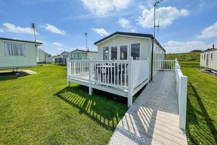 8 berth caravan with decking to hire at Naze Marine in Essex ref 17280C