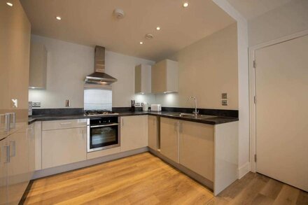 Fantastic 1 Bed Apartment in Crawley