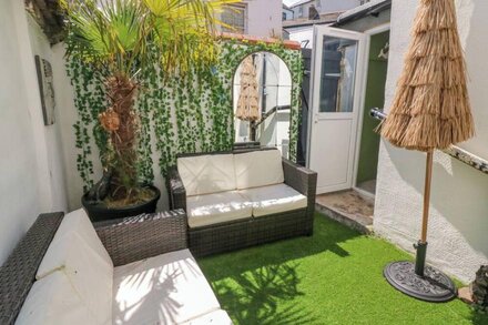 MYRTLE HOUSE, pet friendly, character holiday cottage in Ilfracombe