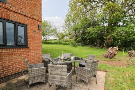 APPLECROFT, pet friendly, with a garden in Tenbury Wells