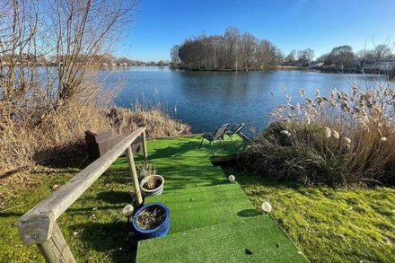 Luxury lakeside Caravan located at Tattershall Lakes an award winning park with hot tub, Fishing Peg