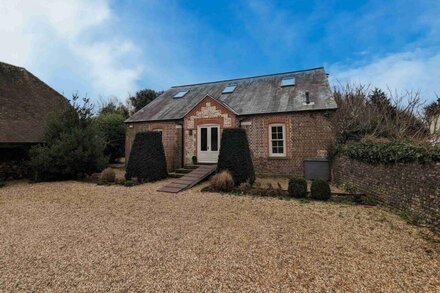 The Granary - Bosham -  a barn conversion that sleeps 4 guests  in 2 bedrooms