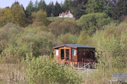 Loch View - luxury cabin with spectacular alpine and loch views