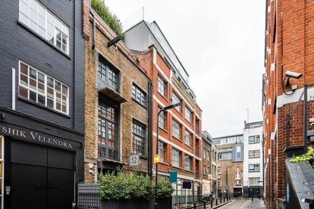 3 Bed Luxury Penthouse Hoxton Square with Terrace overlooking the city of London