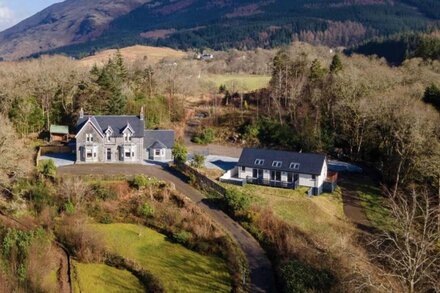 Lovely scenic new cottage close to Glencoe