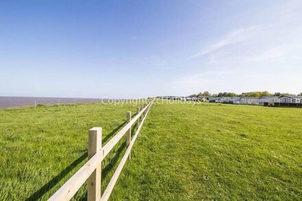 Lovely caravan with WiFi at Broadland Sands in Suffolk ref 20035BS