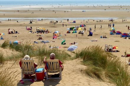 MP768 - Camber Sands Holiday Park - Huge Lodge - Small dog friendly - sleeps 8