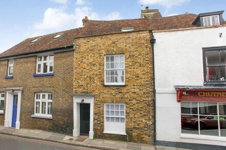 **NEW** Character three bedroom cottage, Sandwich