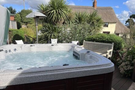 Studio in idyllic countryside 2 miles from the beach with Hot Tub