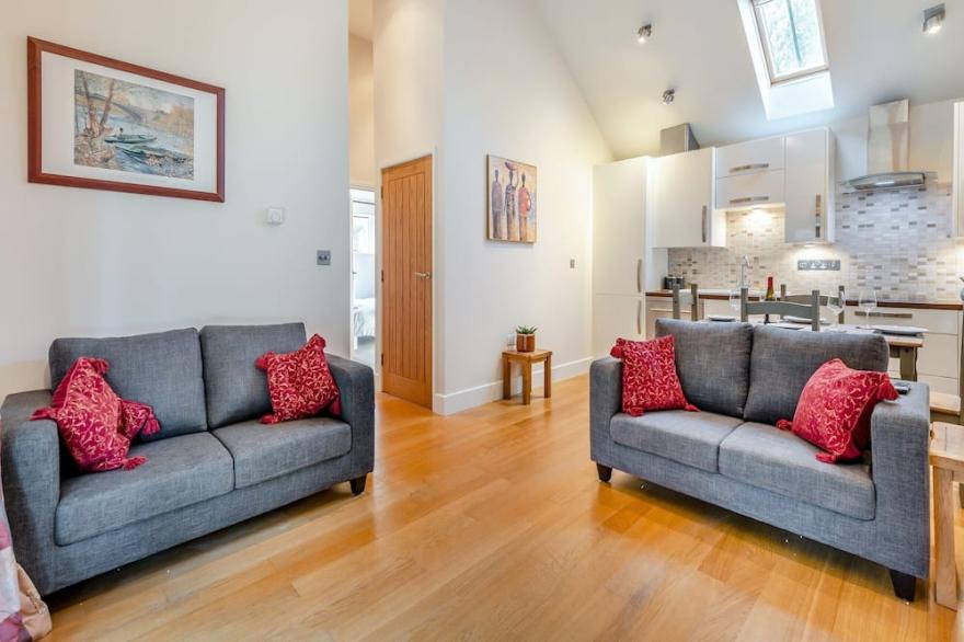 2 bedroom accommodation in Farnham