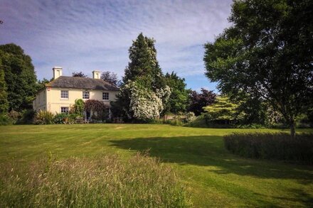 South Downs Georgian Farmhouse on a beautiful Estate just 5 miles from the coast