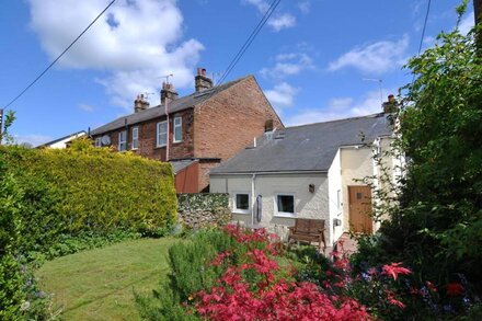 Dunkeld Cottage - ideal for touring the Lake District National Park! WiFi.