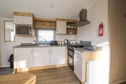 Lovely 6 berth caravan at Coopers Beach Park in Essex ref 49075P