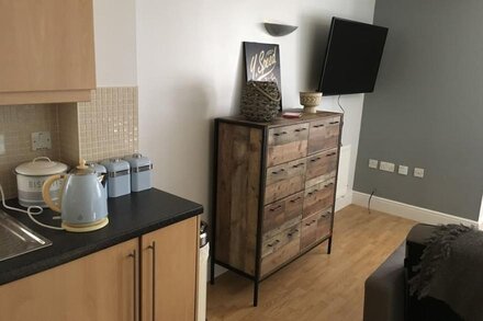 Cosy home from home in the heart of Old Town Swindon