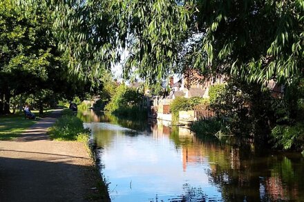 Restored 117yr Old Cottage Apartment- 'Park' setting- 5min Walk to Market Town