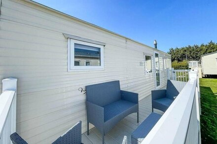 Gorgeous caravan with decking in Breydon Water Holiday Park, ref 10081B