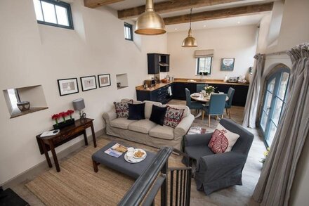 THE BYRE AT REEDSFORD - sleeps 4 in 2 bedrooms near Wooler