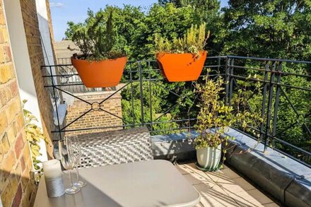 Bright 1 Bed Flat in West Hampstead with Balcony